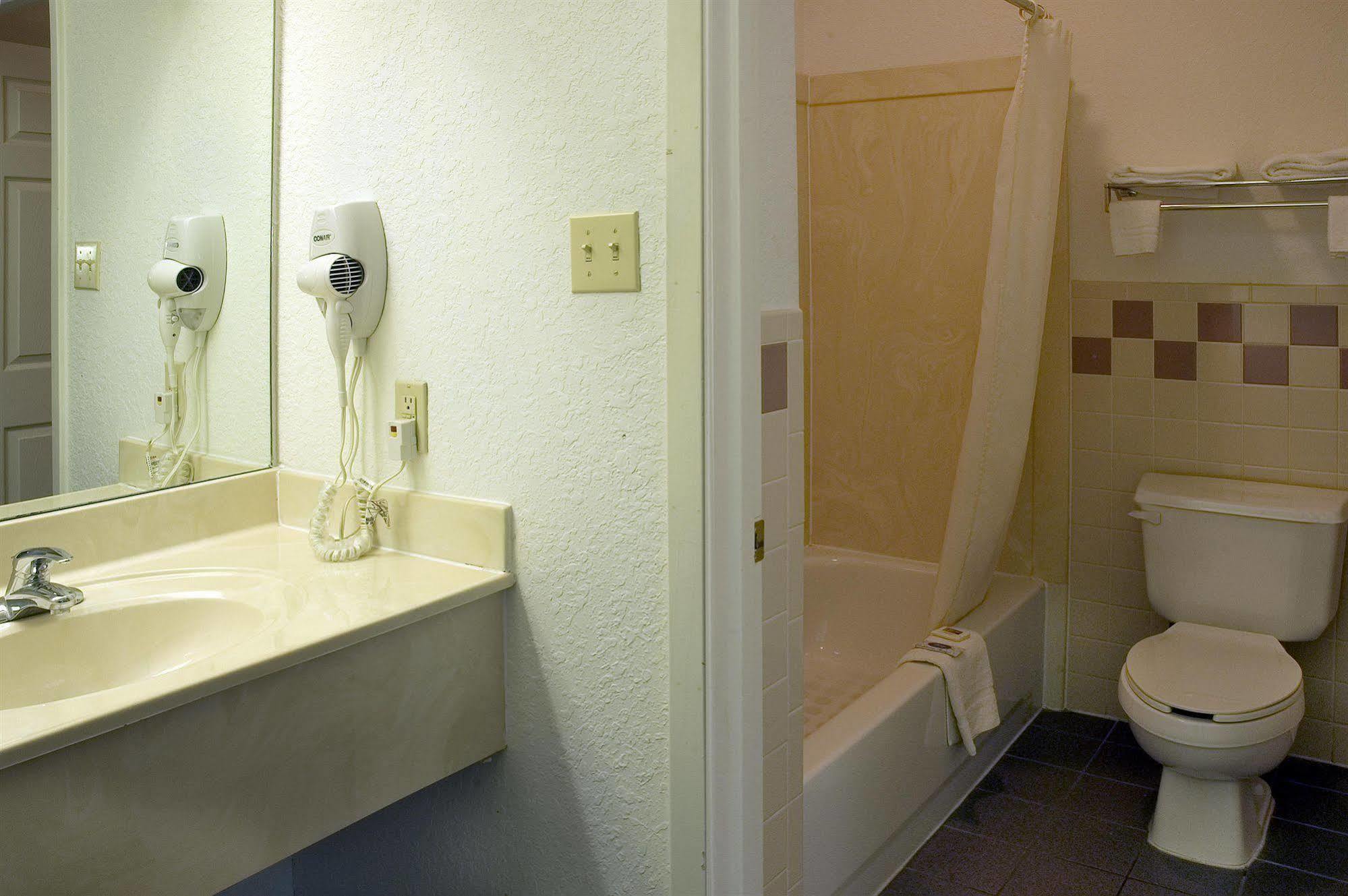 Budget Host Hempstead Inn Brookhollow/Energy Corridor Houston Zewnętrze zdjęcie